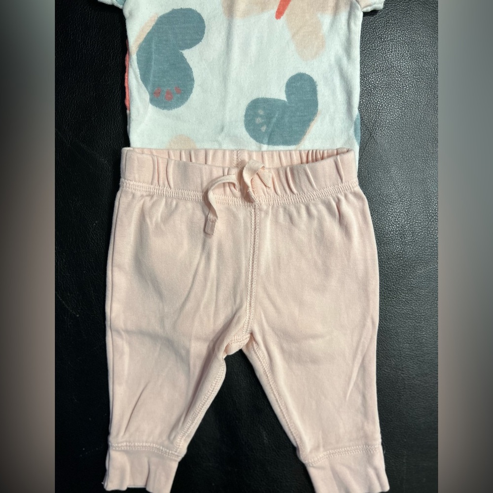 Bundle - 3 month - two pink sweatpants style jogger with coordinating bodysuits - Picture 6 of 7